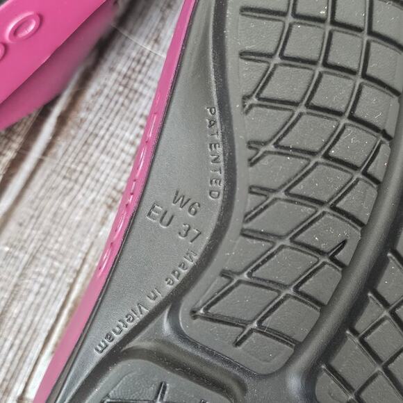 OOFOS OOmega OOahh stacked sandals in rosebud in black women's size 6 - Picture 7 of 7